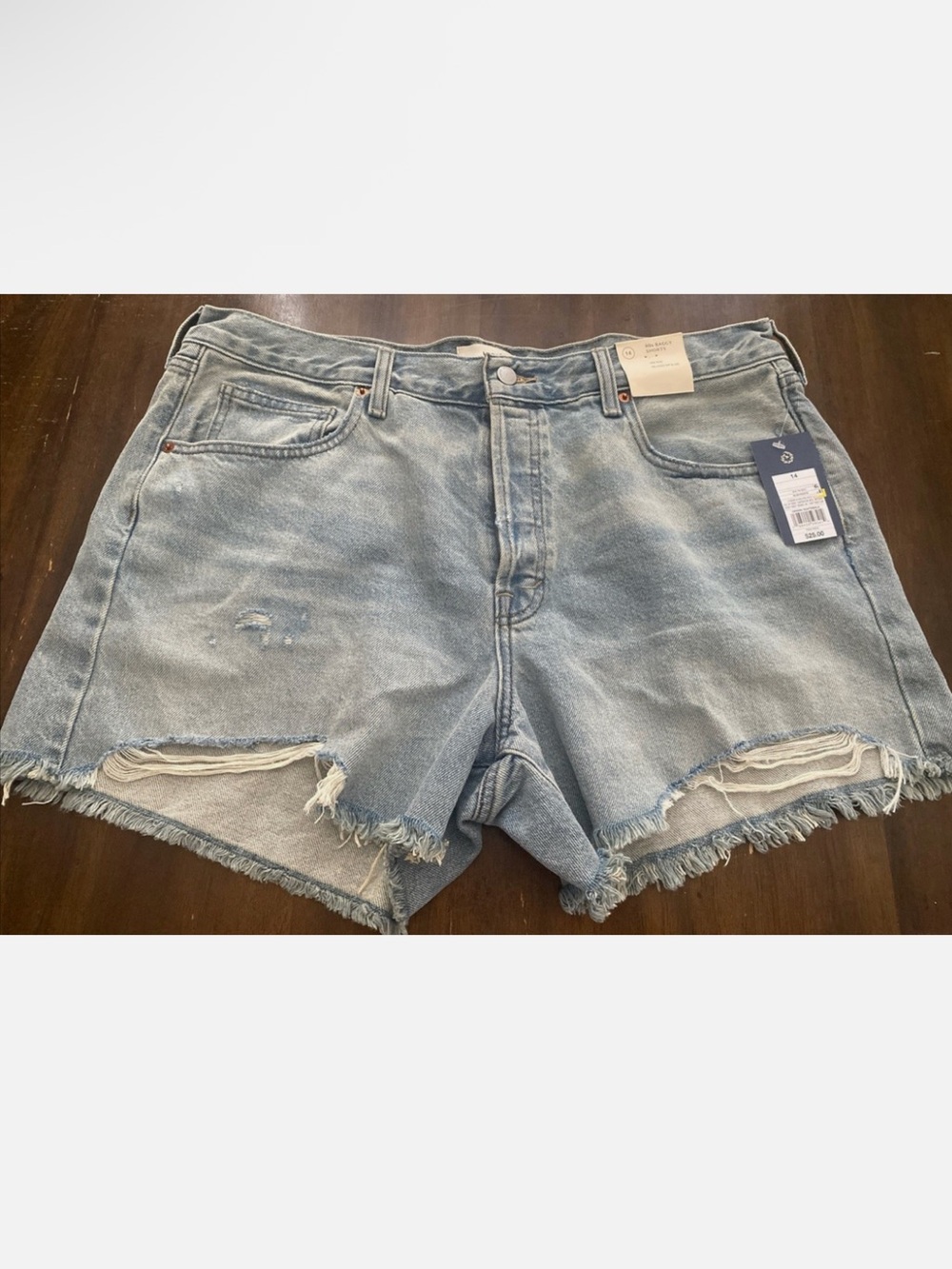Universal thread shorts NWT